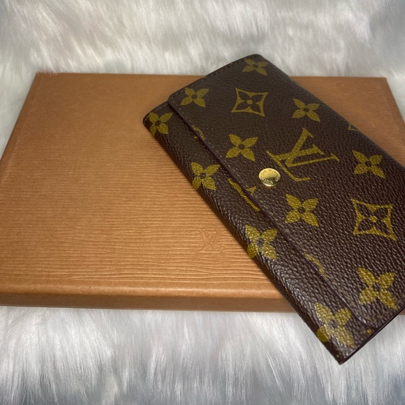 Louis Vuitton Handbags - 🛑SOLD🛑 LOUIS VUITTON Tressor Wallet